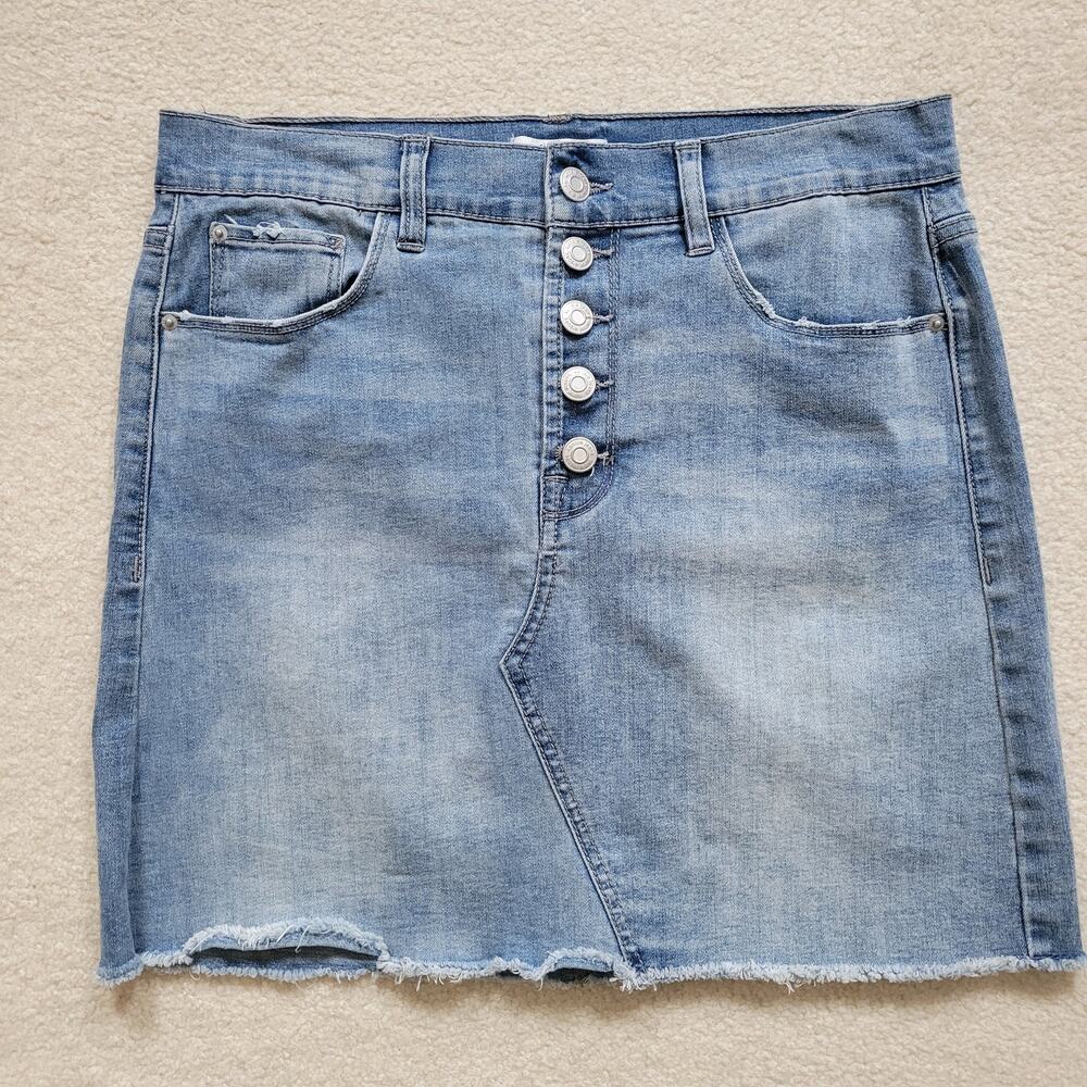 Kensie Size 4/27 Denim Jean Mini Skirt Button Fly Flat Front 5 Pocket Distressed